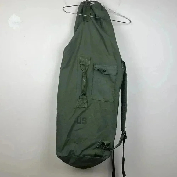 Vintage Military Style Green Gear Bag - US Issue - Picture 1 of 6